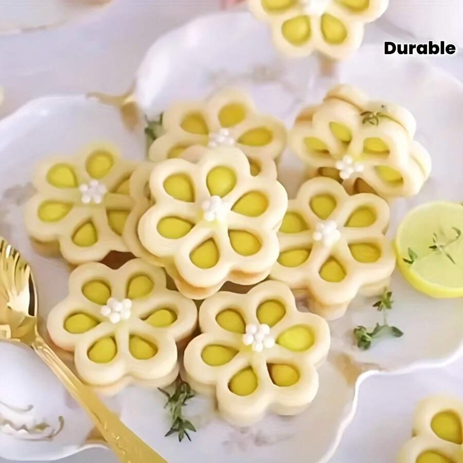 1个3D立体花朵饼干模具 - 适用于制作夹心饼干、果酱饼干、新年/情人节蛋糕装饰 - 耐用塑料材质，烘焙用品套装，包含精美烘焙用具、工具和配件 - 白色 - 查看 1