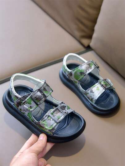 1双迷彩儿童凉鞋，儿童运动凉鞋，婴儿凉鞋，男女通用拼接魔术贴新款软底幼儿鞋，休闲防滑平底沙滩鞋，时尚百搭，适合男孩女孩户外、派对、旅行、夏季穿着