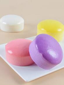 全新草莓慕斯蛋糕，具有慢回弹效果，质地柔软粘稠，带来极致放松体验。这是一款减压玩具，挤压时会轻轻回弹，有助于缓解压力、释放情绪，逼真地还原了粘稠的面包和蛋糕口感。 - 彩色 - 查看 7