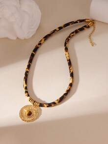 GEREIT 1 pieza Elegante collar con colgante de círculo hueco con estampado de leopardo de acero inoxidable 18K, adecuado para mujeres, uso diario o regalo