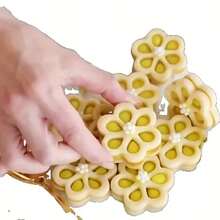 1个3D立体花朵饼干模具 - 适用于制作夹心饼干、果酱饼干、新年/情人节蛋糕装饰 - 耐用塑料材质，烘焙用品套装，包含精美烘焙用具、工具和配件 - 白色 - 查看 7