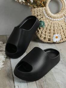Dép xăng đan nữ kiểu dáng giản dị, nhẹ, mềm mại và thoải mái, phù hợp cho sử dụng hàng ngày, ngoài trời, ở nhà, bãi biển, hồ bơi. - màu đen - Xem 5