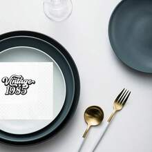 D100 Pack Black Vintage 1985 40th Birthday Paper Cocktail Beverage Napkins In Bulk For His Her Forty 40th Birthday 2-Ply 4.5x4.5" Vintage 1985 - 黑色 - 查看 6