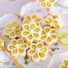 1个3D立体花朵饼干模具 - 适用于制作夹心饼干、果酱饼干、新年/情人节蛋糕装饰 - 耐用塑料材质，烘焙用品套装，包含精美烘焙用具、工具和配件 - 白色 - 查看 3