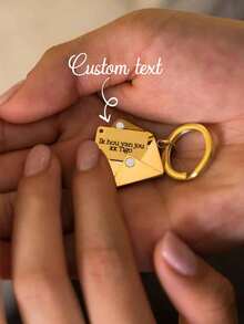 Móc khóa thép không gỉ khắc tên cá nhân này là một món quà tinh tế và nhỏ gọn, hoàn hảo cho Ngày Valentine, Giáng sinh hoặc Kỷ niệm ngày cưới dành cho bạn gái của bạn. Một phụ kiện đơn giản và thời trang. Tình yêu vĩnh cửu, Phong cách những năm 2000 - móc khóa - Xem 2