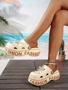 1双女士露趾凉鞋，链条和水钻独角兽字母装饰，二合一拖鞋凉鞋，米色EVA材质，舒适厚底坡跟，适合日常休闲穿着及室内/室外场合。 - 米色 - 查看 7