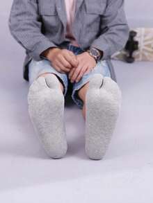 5 Pairs Men's Solid Color Cotton Toe Separator Mid-Calf Socks, Moisture-Wicking Breathable Sports Socks