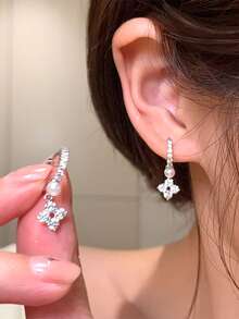 1 Pair Sparkling Four-Leaf Clover Faux Pearl Earrings, Fashionable & Elegant Niche Design, Versatile, High-End, Gift For Holidays