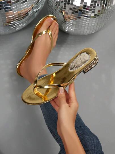 1 Pair Women's Solid Color Fashion Vacation Avant-Garde Commute Embellished Thick Heel Flip Flops, Outdoor Vacation Summer New Gold Thong Sandals