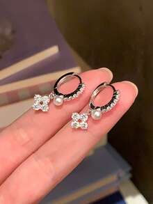 1 Pair Sparkling Four-Leaf Clover Faux Pearl Earrings, Fashionable & Elegant Niche Design, Versatile, High-End, Gift For Holidays