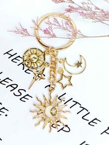 这款向日葵主题钥匙扣饰有太阳、月亮和星星图案。可用作钥匙扣、背包挂饰、车钥匙链、包包挂饰、装饰品、耳机盒配件、包包吊坠、包链等。是生日、公司聚会、婚礼、节日、送给女性朋友和姐妹、新年家庭聚会的完美小礼物。 - 彩色 - 查看 2