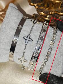 1/4件套奢华不锈钢四叶草和六芒星扣手链，搭配优雅立方氧化锆四叶草铜手链和合金圆钻手链，适合女士日常佩戴，亦可作为节日礼物。 - 銀色 - 查看 4