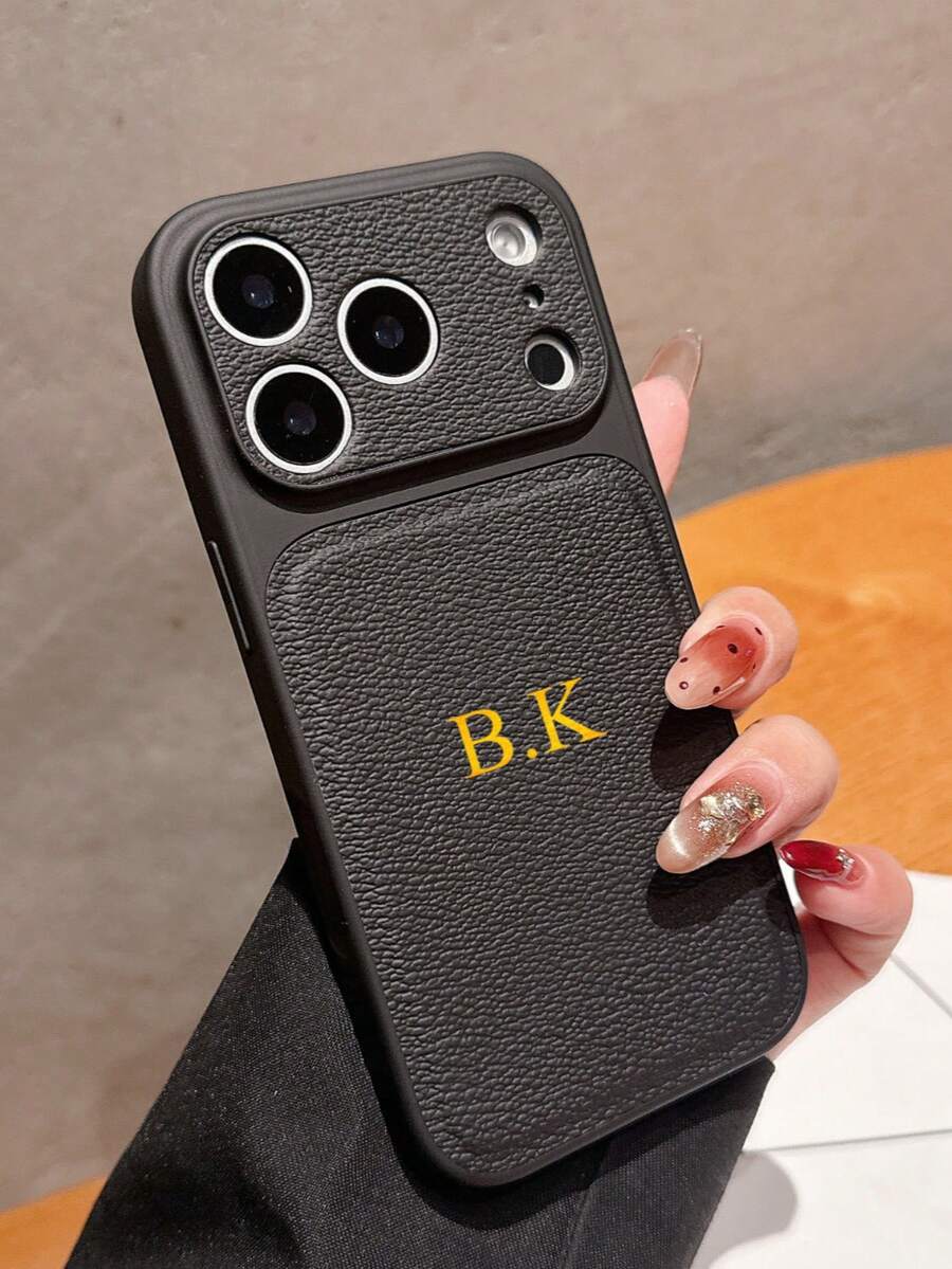 1个个性化奢华真皮刺绣小熊手机壳，可定制字母图案，兼容 17/16/15/14/13/12/11 Pro Max/16 Plus/17 Air，全摄像头保护防震手机壳，金色、银色、橙色可选，简约复古情侣手机壳，生日、圣诞节、女士礼物、个性化礼物、周年纪念日、结婚礼物的绝佳选择 - 黑色 - 查看 1
