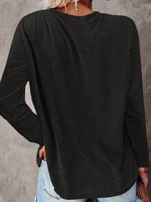 Stylized Bear Graphic Black Long Sleeve T - Shirt, Cool Playful Bear With Orange & White Striped Beanie (CHICAGO) & Sunglasses, Perfect For Casual Wear - Pair With Blue Denim Jeans - 黑色 - 查看 2