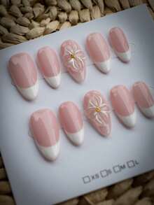 10 miếng dán móng tay kiểu Y2K - Viền trắng hình cánh hoa 3D - Móng tay giả kiểu Pháp màu trắng thủ công - Nền hồng nude, cánh hoa 3D, họa tiết heo vàng - Tinh tế & thanh lịch, phù hợp cho sử dụng hàng ngày, đám cưới, hẹn hò, món quà tuyệt vời nhất cho phụ nữ sành điệu & các cô gái trẻ. Móng tay giả thủ công. - Đỏ và trắng - Xem 4