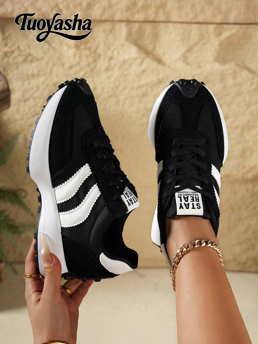 女士低帮厚底运动鞋，系带圆头，休闲风格，减震橡胶鞋底，四季皆宜，人造革和织物鞋面，适合搭配牛仔裤、连衣裙和职业装。 - 黑色 - 查看 1