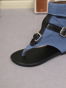 Đôi sandal mùa hè thời trang dành cho bé gái này có thiết kế cổ cao, khóa kéo ở gót và quai hở ngón, mang đến vẻ ngoài sành điệu và thanh lịch, là sự lựa chọn hoàn hảo cho các bé gái diện đi dự tiệc. - Màu xanh lam - Xem 7