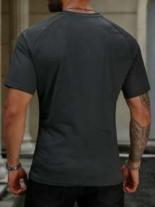 男士透气速干运动T恤，轻便健身训练休闲服 - 深灰色 - 查看 4