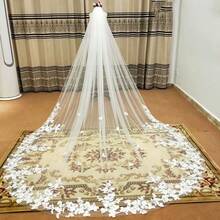 Véu de noiva longo com acabamento em renda, branco, com cauda longa bordada em renda, acessório de cabelo para noiva, decoração de véu em preto e branco, ideal para casamentos e vestidos de noiva brancos. - Multicolorido - Ver 1