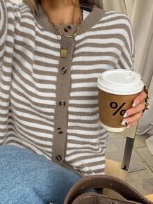 Sylvia 女士复古宽松撞色条纹圆领长袖开衫，柔软针织面料，休闲百搭，适合通勤、旅行、咖啡馆、下午茶、新年、情人节等场合。 - 彩色 - 查看 4