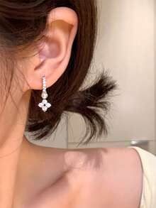 1 Pair Sparkling Four-Leaf Clover Faux Pearl Earrings, Fashionable & Elegant Niche Design, Versatile, High-End, Gift For Holidays