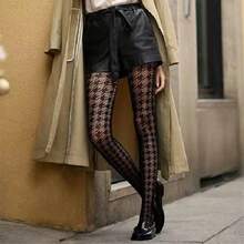 Women's Peony-Patterned Lace Pantyhose With Sheer Effect And Sexy Look. Classic And Elegant Leg-Warming Stockings That Flatter And Make Legs Look Slender. Mesh Stockings With Hollow Design, Versatile And Personalized (Black / Red, 2 Colors Available) - 彩色 - 查看 3