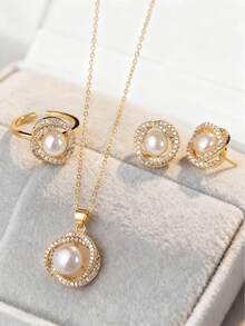 4 件不锈钢首饰套装包括项链、耳环、戒指、复古优雅人造珍珠项链装饰与水钻玫瑰花瓣，适合女性日常/派对佩戴、母亲节和情人节礼物情人节、妈妈、母亲、母亲节、礼物