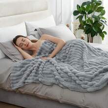 1 Piece Of Imitation Rabbit Fur Sofa Blanket, This Plush Blanket Adopts A Soft And Warm Artificial Fur Luxury Style, Suitable For Various Occasions Such As Living Rooms, Bedrooms, And Sofas - Small Gray Stripes - View 3