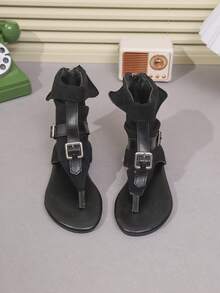 Đôi sandal mùa hè thời trang dành cho bé gái này có thiết kế cổ cao, khóa kéo ở gót và quai hở ngón, mang đến vẻ ngoài sành điệu và thanh lịch, là sự lựa chọn hoàn hảo cho các bé gái tham dự các bữa tiệc. - màu đen - Xem 5