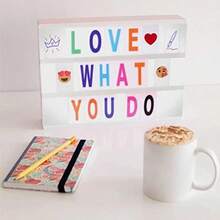 Letrero Luminoso Cine Caja de Luz A5 con 192 Letras Números Símbolos Emoticonos Decorativas Cinema Light Box Decoración para Habitación Tienda Cumpleaños Navidad Bodas Oficina Eventos(Rosa)(default) - Multicolor - Ver 7