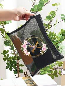 1个花卉金箔印花网眼化妆包，是旅行洗漱用品的理想之选。网眼设计可防止存放各种旅行瓶瓶罐罐时产生潮气。这款时尚美观的化妆包采用拉链封口，可折叠轻便，且不易褪色。 - 彩色 - 查看 7