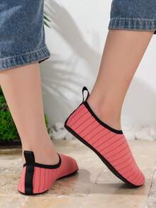 男女童沙滩水鞋赤脚卡通瑜伽袜速干游泳冲浪鞋，新款训练软底防滑幼儿夏季沙滩涉水鞋 - 玫紅色 - 查看 5