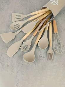 12件套硅胶烹饪用具套装，包括防刮铲、汤勺、汤匙、食物夹、刷子、打蛋器、夹子；木柄不粘锅具，多功能防刮烘焙厨房小工具，不粘耐热易清洗，可用洗碗机清洗，现代厨房用品，节日送礼佳品！ - 彩色 - 查看 5