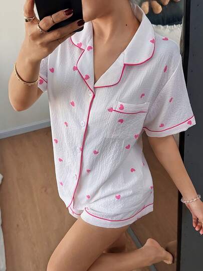 2件套女士情人节粉色爱心印花夏季睡衣套装，短袖纽扣衬衫和短裤，休闲家居服