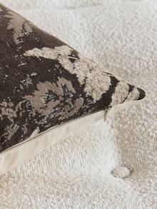 中性花卉图案抱枕套 18 x 18 英寸，复古雪尼尔方形抱枕套，柔软装饰农舍风格沙发抱枕套，适用于客厅卧室（1 件装，2 件装可选） - 灰色 - 查看 4