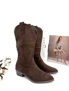 Elegant Women's Cowboy Boots With A Zipper, 5 Cm Heel, Khaki Brown Color, Perfect For Casual And Seasonal Looks. Made Of Suede-Like Material, Soft To The Touch And With A Western Style Finish. Ideal To Combine With Jeans, Dresses Or Skirts, Adding A Modern And Versatile Touch. - 棕色 - 查看 2