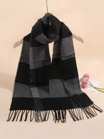 1条男女通用黑白灰方格围巾，仿羊绒材质，适合外出、团购、旅行、送礼，春秋季适用。