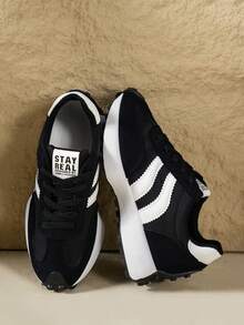 女士低帮厚底运动鞋，系带圆头，休闲风格，减震橡胶鞋底，四季皆宜，人造革和织物鞋面，适合搭配牛仔裤、连衣裙和职业装。 - 黑色 - 查看 6