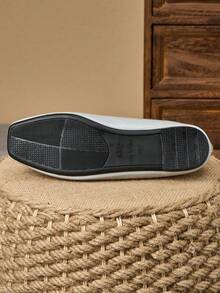 Women Square Toe Ballet Flats, Light Grey Patent, Metal Bow Detail, Everyday Commuter Shoes - 淺灰色 - 查看 8