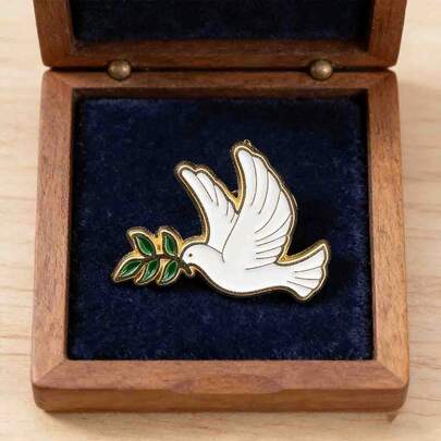 A Peace Olive Branch Brooch, A Unique Badge That Enhances Charm And Temperament, Making It A Perfect Small Gift Accessory For Friends During The Holidays