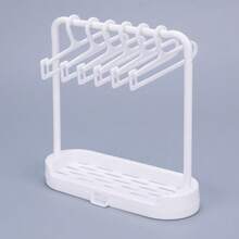 一套迷你多功能仓鼠晾衣架，娃娃衣服收纳架，适用于小型宠物衣服和其他娃娃，四季皆宜