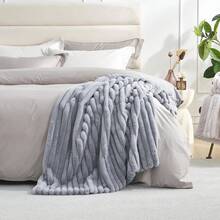 1 Piece Of Imitation Rabbit Fur Sofa Blanket, This Plush Blanket Adopts A Soft And Warm Artificial Fur Luxury Style, Suitable For Various Occasions Such As Living Rooms, Bedrooms, And Sofas - Small Gray Stripes - View 4