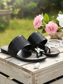 1 đôi dép xăng đan đế bằng màu đen cỡ lớn dành cho bé gái, quai đính đá lấp lánh nhiều màu sắc, chất liệu PU dệt, hở mũi, thiết kế hình bướm, kiểu dép La Mã dễ thương và sang trọng, phù hợp cho bé gái mặc hàng ngày, đi chơi, đi nghỉ mát, dự tiệc, mùa xuân/hè 2025. - màu đen - Xem 11