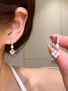 1 Pair Sparkling Four-Leaf Clover Faux Pearl Earrings, Fashionable & Elegant Niche Design, Versatile, High-End, Gift For Holidays