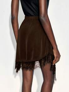 优雅女士不对称及膝半身裙，撞色蕾丝细节，梭织面料，休闲时尚设计 - 咖啡棕 - 查看 2
