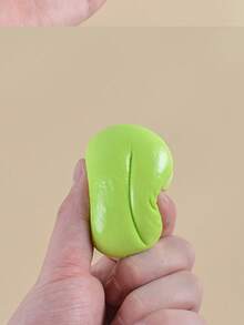 全新草莓慕斯蛋糕，具有慢回弹效果，质地柔软粘稠，带来极致放松体验。这是一款减压玩具，挤压时会轻轻回弹，有助于缓解压力、释放情绪，逼真地还原了粘稠的面包和蛋糕口感。 - 彩色 - 查看 3