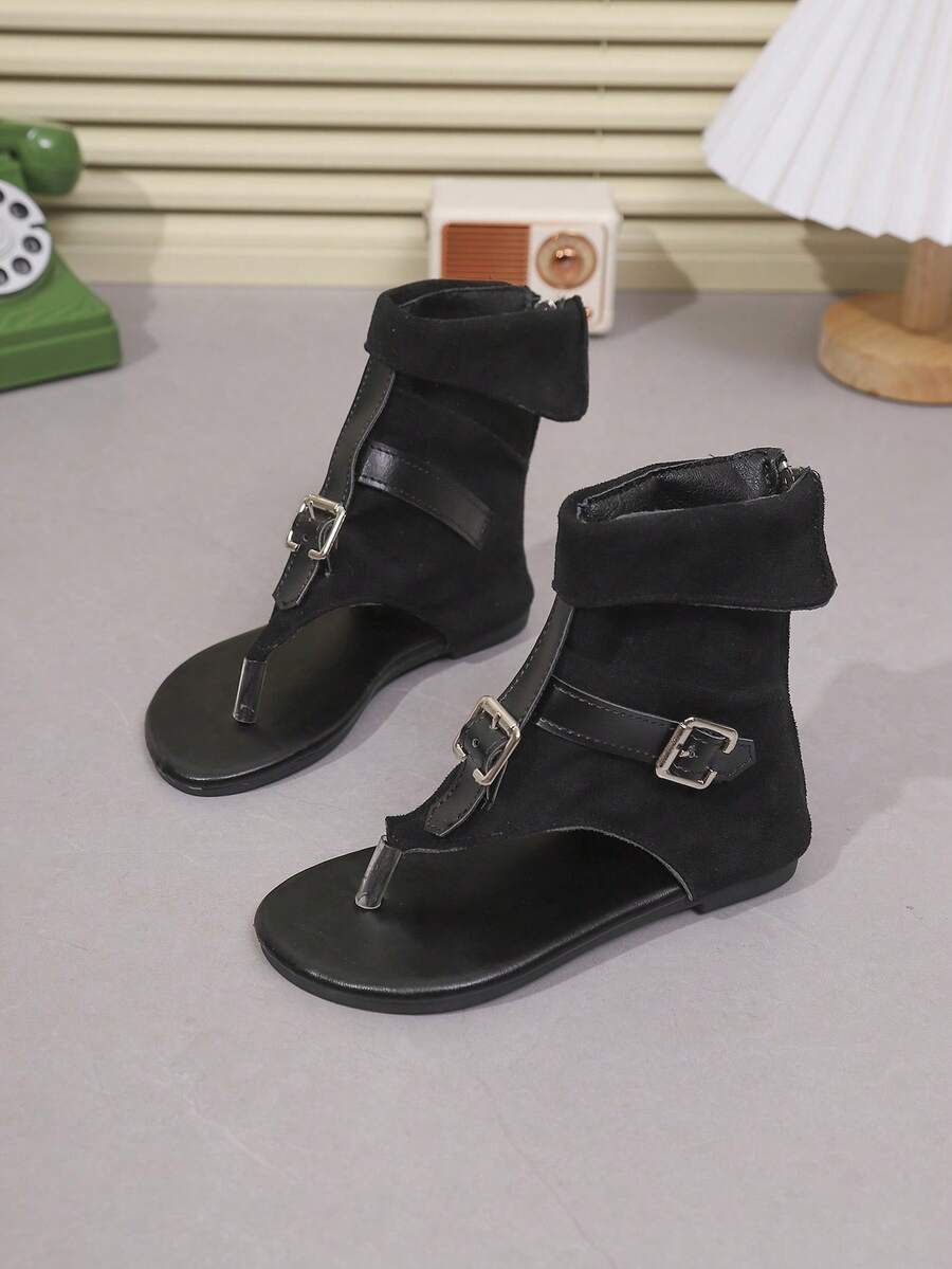 Đôi sandal mùa hè thời trang dành cho bé gái này có thiết kế cổ cao, khóa kéo ở gót và quai hở ngón, mang đến vẻ ngoài sành điệu và thanh lịch, là sự lựa chọn hoàn hảo cho các bé gái tham dự các bữa tiệc. - màu đen - Xem 1
