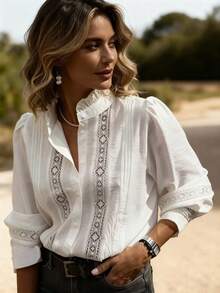 Roupas de Outono para Mulheres. Camisa feminina de manga comprida, moderna, com detalhes em renda e lapela, em cor sólida. A peça mais desejada para um look elegante e sofisticado, perfeita para usar em casa, no dia a dia, no trabalho e em encontros durante a primavera e o outono.