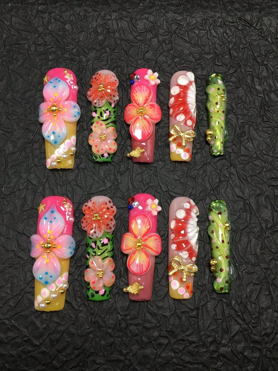 10片4.5厘米手工方形假指甲，饰以水钻、圆点和花瓣，适合女性和女孩，可用于聚会、节日和日常佩戴，可作为美甲贴纸套装使用。美甲配件，亚克力美甲套装，包含套装、手工压制美甲贴片、假指甲贴纸和美甲用品。手工按压式美甲贴片 - 彩色 - 查看 1