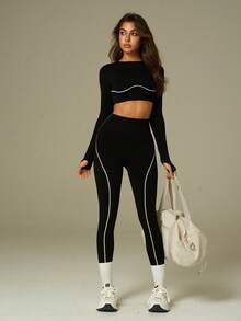 UONNOU 两件套女士运动长袖塑身衣套装，包含上衣和裤子，适合运动、休闲、塑身、瑜伽等场合，圆领设计，白色轮廓线勾勒，超短塑身上衣，运动拇指孔设计，收腰设计 - 黑色 - 查看 10